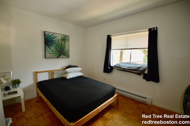 Building Photo - 2 Larose Pl