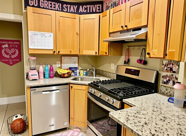 Building Photo - 74 Egmont St