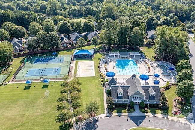 Building Photo - 8811 Singleton Ct