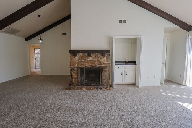Building Photo - 3914 E 60th Pl