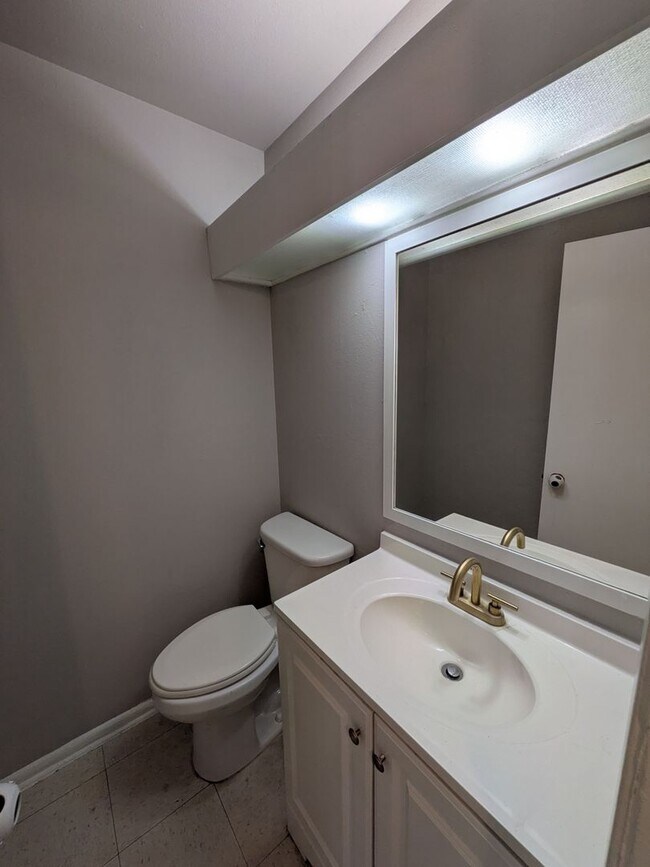 Building Photo - 501/503 Southtrail Dr