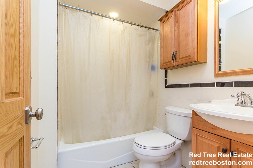 Building Photo - 27 Phillips St