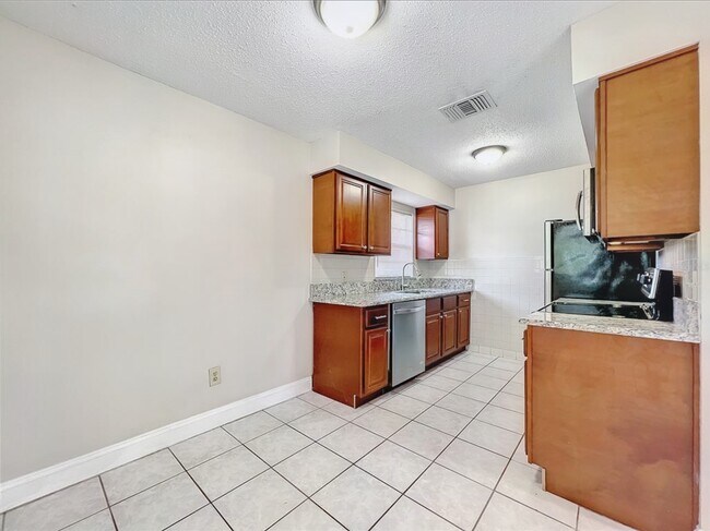 Kitchen alt - 5331 Davisson Ave