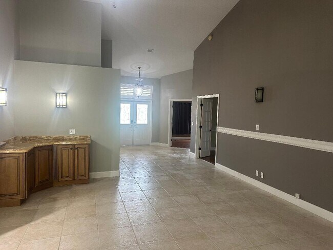 Building Photo - 5503 NW 39th Ave