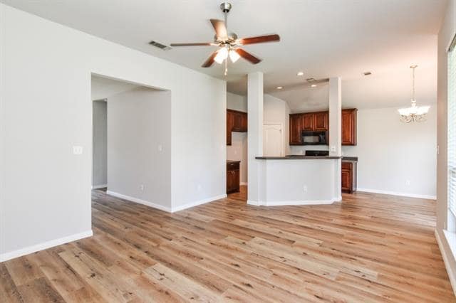 Building Photo - 2105 Woodhaven Dr