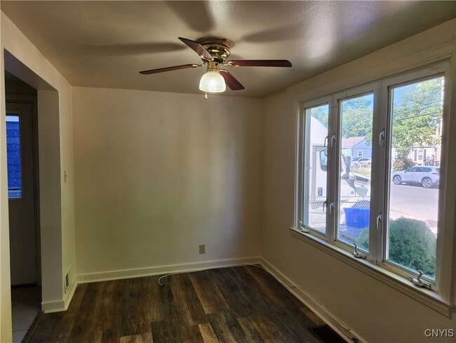 Building Photo - 239 N Midler Ave