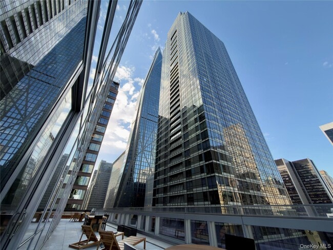 Building Photo - 18 W 53rd St