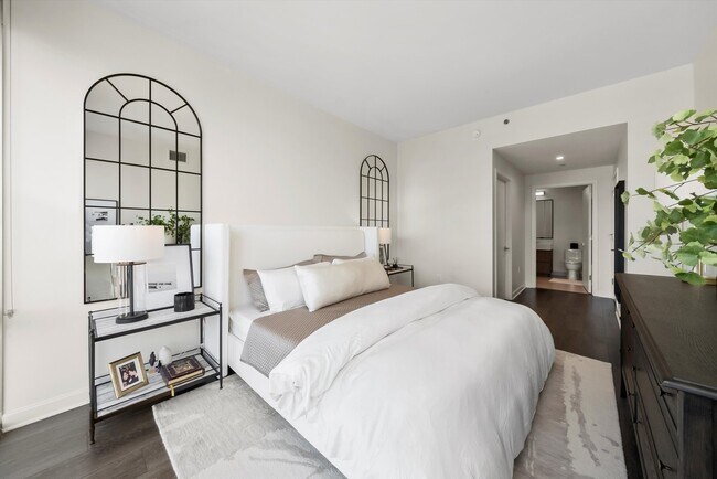 Building Photo - 164 N Peoria St