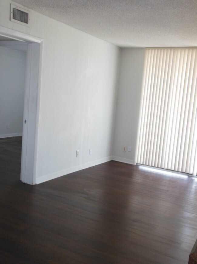 Building Photo - 752 Executive Center Dr