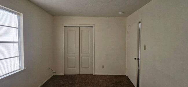 Building Photo - AVAILABLE! 2 Bedroom 2 Bath in Longview!