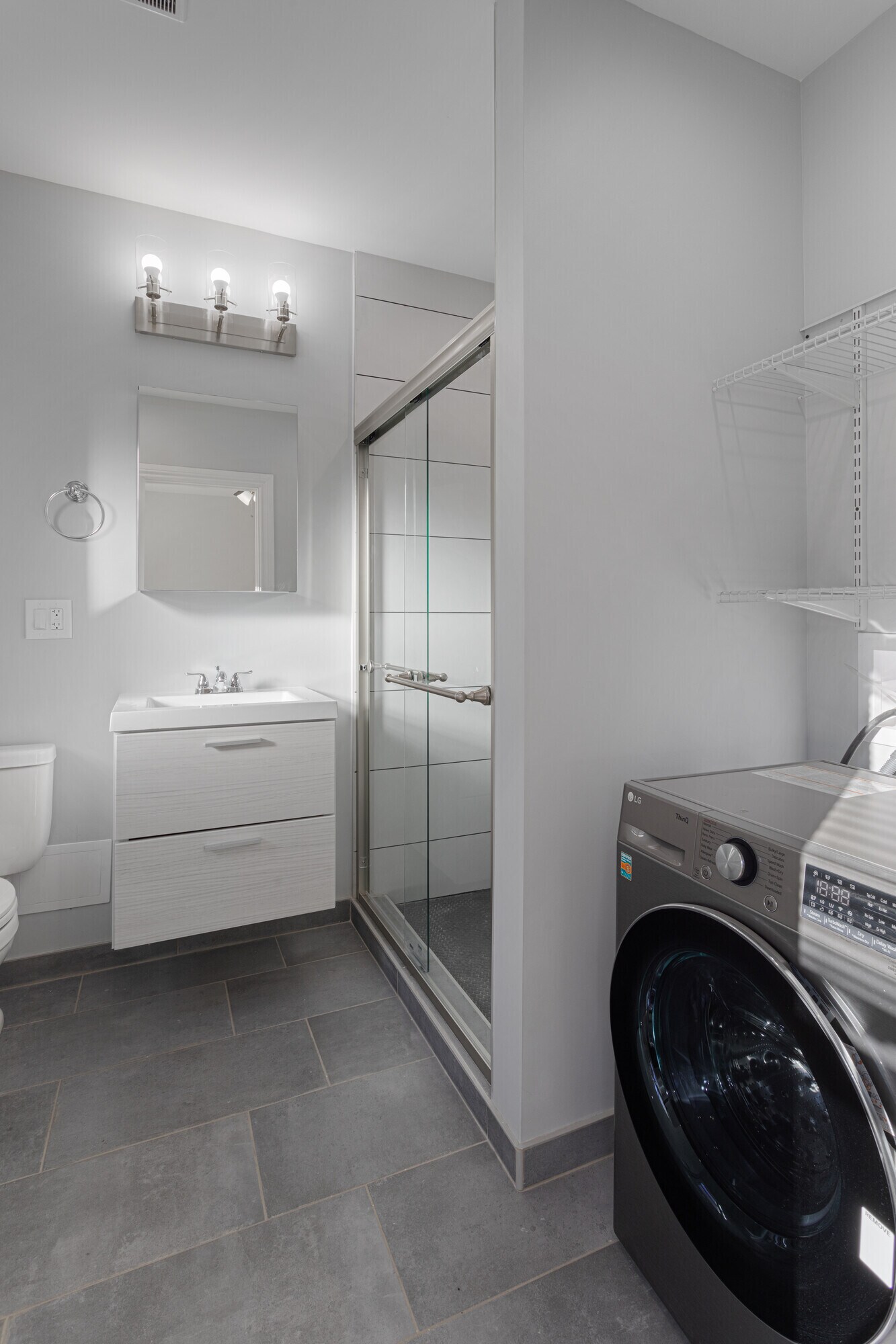 Building Photo - 1631 W Chase Ave