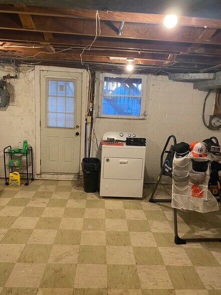 Building Photo - 8011 Stratman Rd