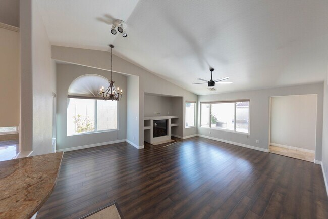 Building Photo - Charming 4 bed, 2 bath home in Chandler!