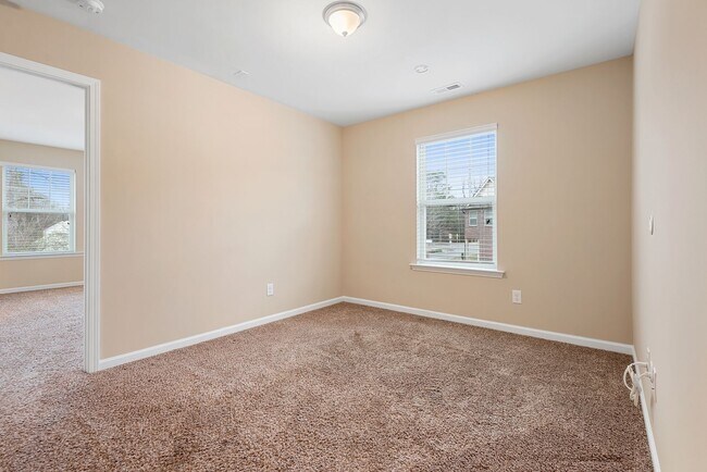 Building Photo - Beautiful 4BR, 2.5BA End Unit Townhome in East Raleigh - Available Now!