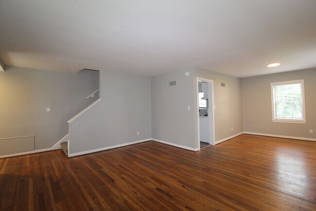 Building Photo - August FREE On This 2 Bedroom 2 Bath Duplex In The Waldo Area