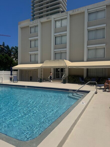 Building Photo - 1527 S Flagler Dr