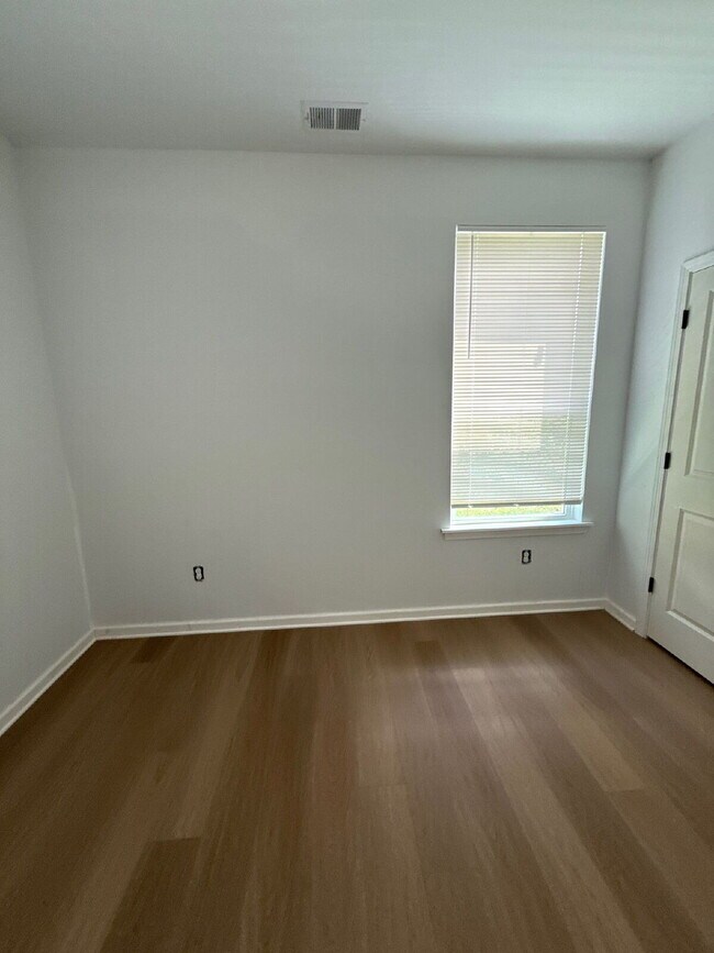 Building Photo - Fully Renovated Spacious 3BR in South Memphis – Section 8 Welcome