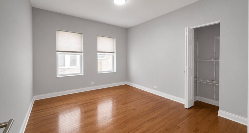 Building Photo - 1153 W Lunt Ave