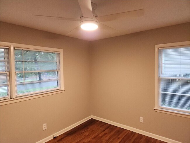 Building Photo - 3174 Vine Cir