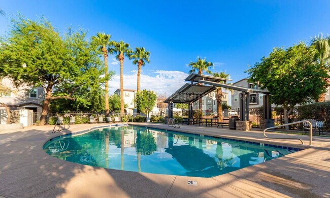 Building Photo - 2329 E Hidalgo Ave