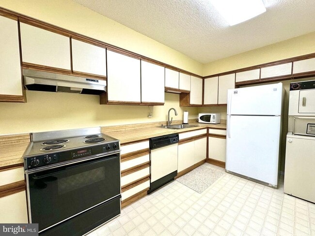 Building Photo - 3310 N Leisure World Blvd