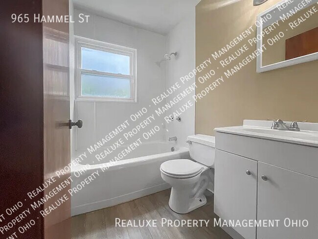 Building Photo - 965 Hammel St