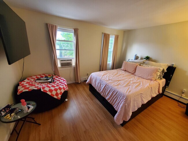 Building Photo - 16 Mechanic St