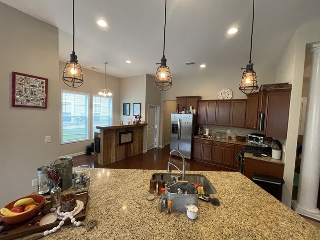 Building Photo - 1213 Raven Rd