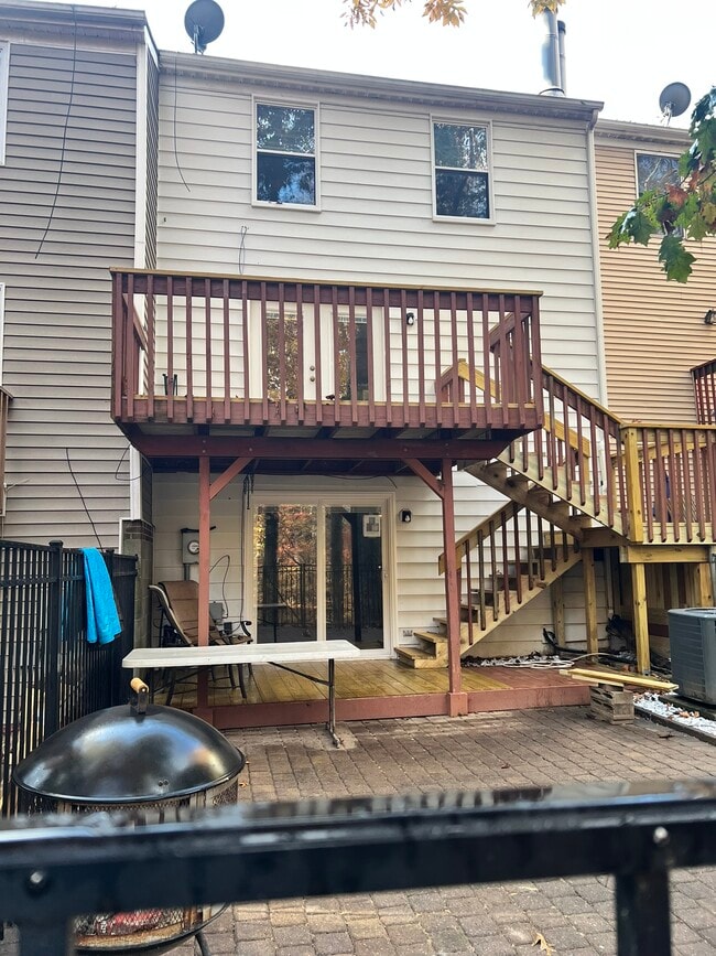 Building Photo - 7272 Shellburne Dr