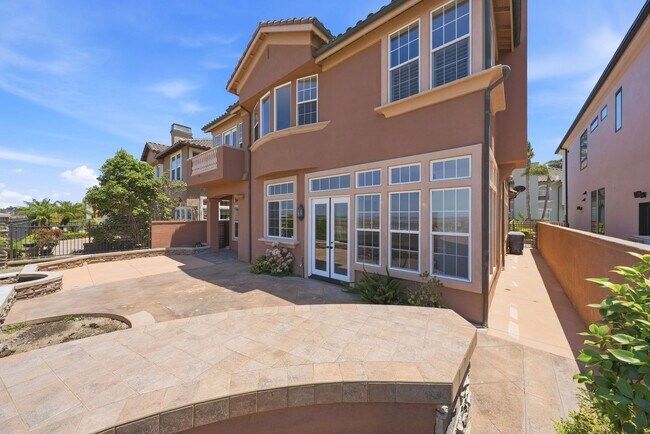 Building Photo - Luxury Coastal Living in Guard-Gated Ocean Colony