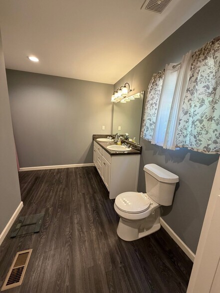 Building Photo - 6555 Akins Way