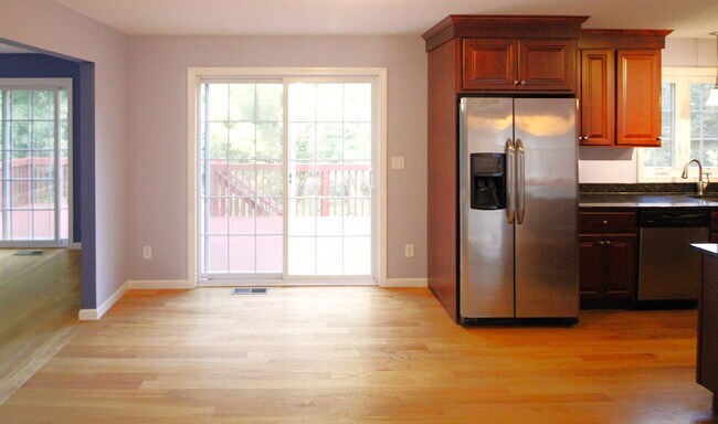 Building Photo - Privacy, Space, and Modern Comfort in Salem