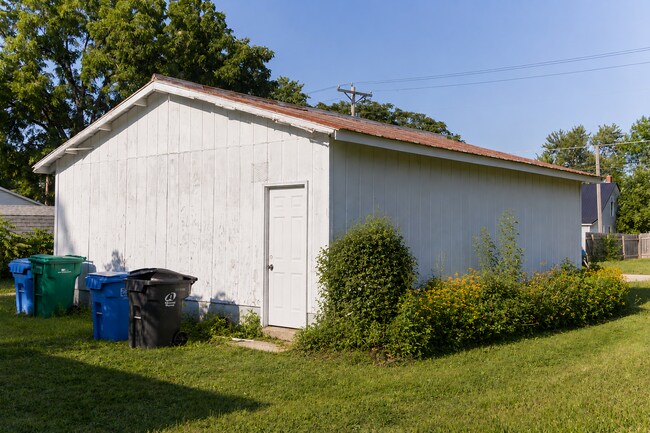 Building Photo - 362 N Line St
