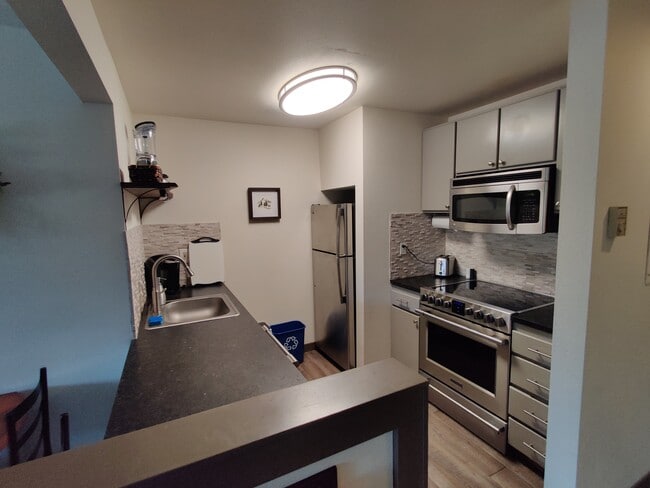 Kitchen - 18575 SW Century Dr