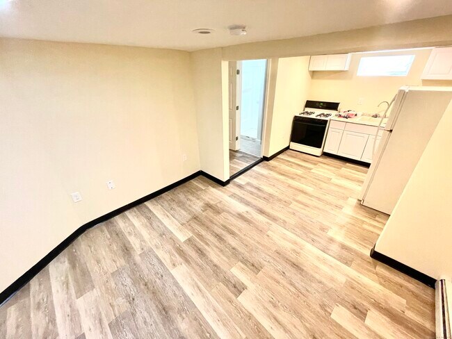 Building Photo - 129 Highland Ave