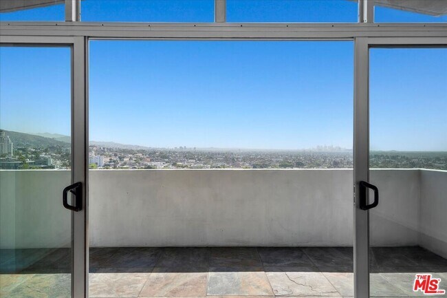 Building Photo - 1155 N La Cienega Blvd