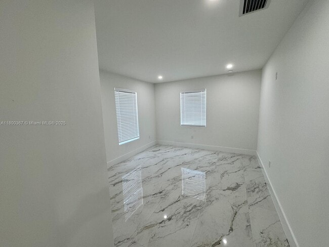 Building Photo - 11000 SW 47th Terrace