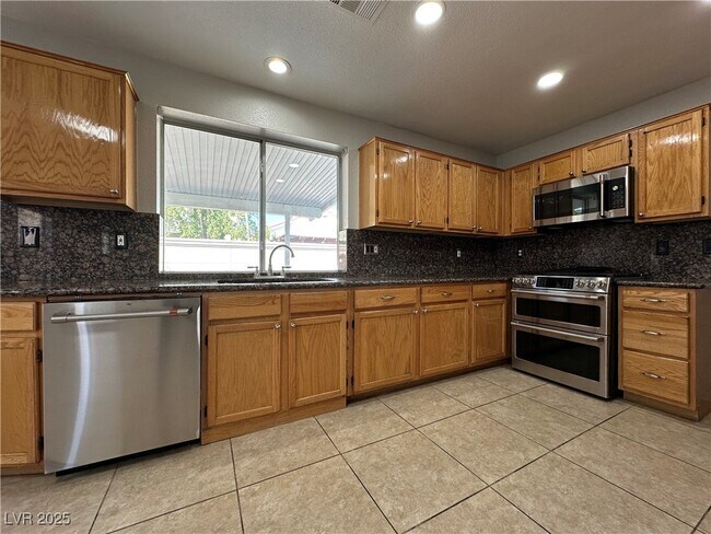 Building Photo - 6987 Wineberry Dr