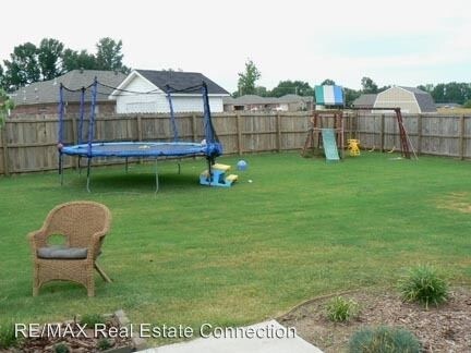 Building Photo - 2424 Canterbury Ct