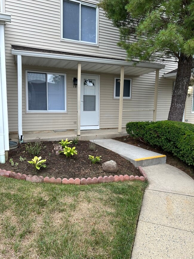 Building Photo - 13 Inwood Ter