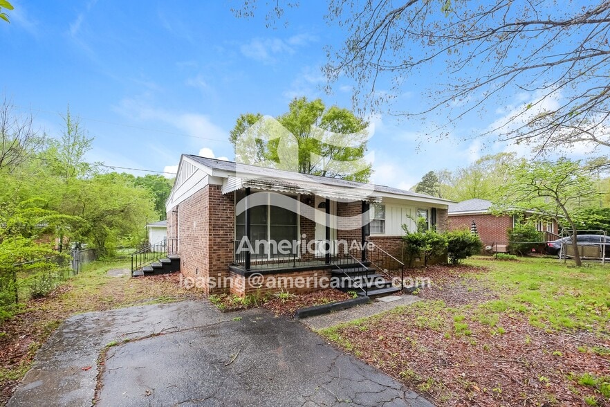 Building Photo - 8 Lynwood Dr