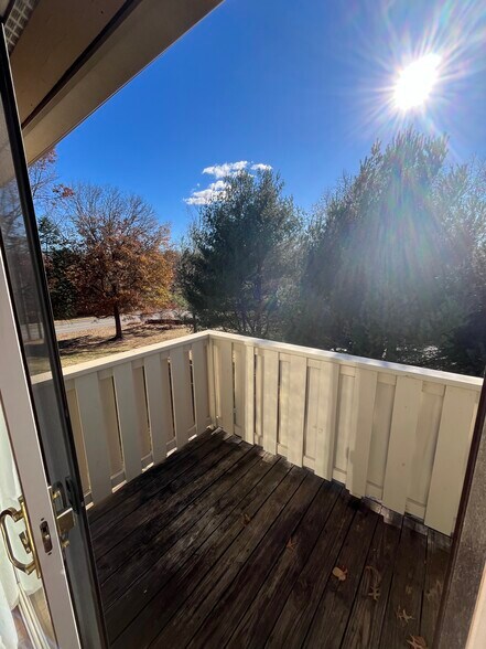 Building Photo - 216 Hickory Ct