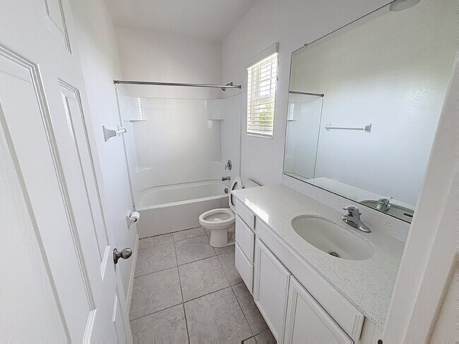 Building Photo - 6328 Goldcoast Ave