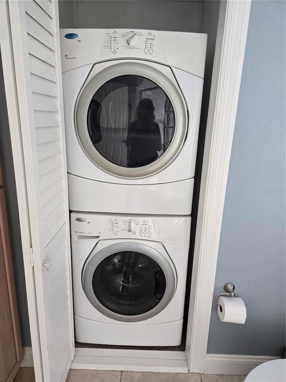 Building Photo - 253 Park Cir S