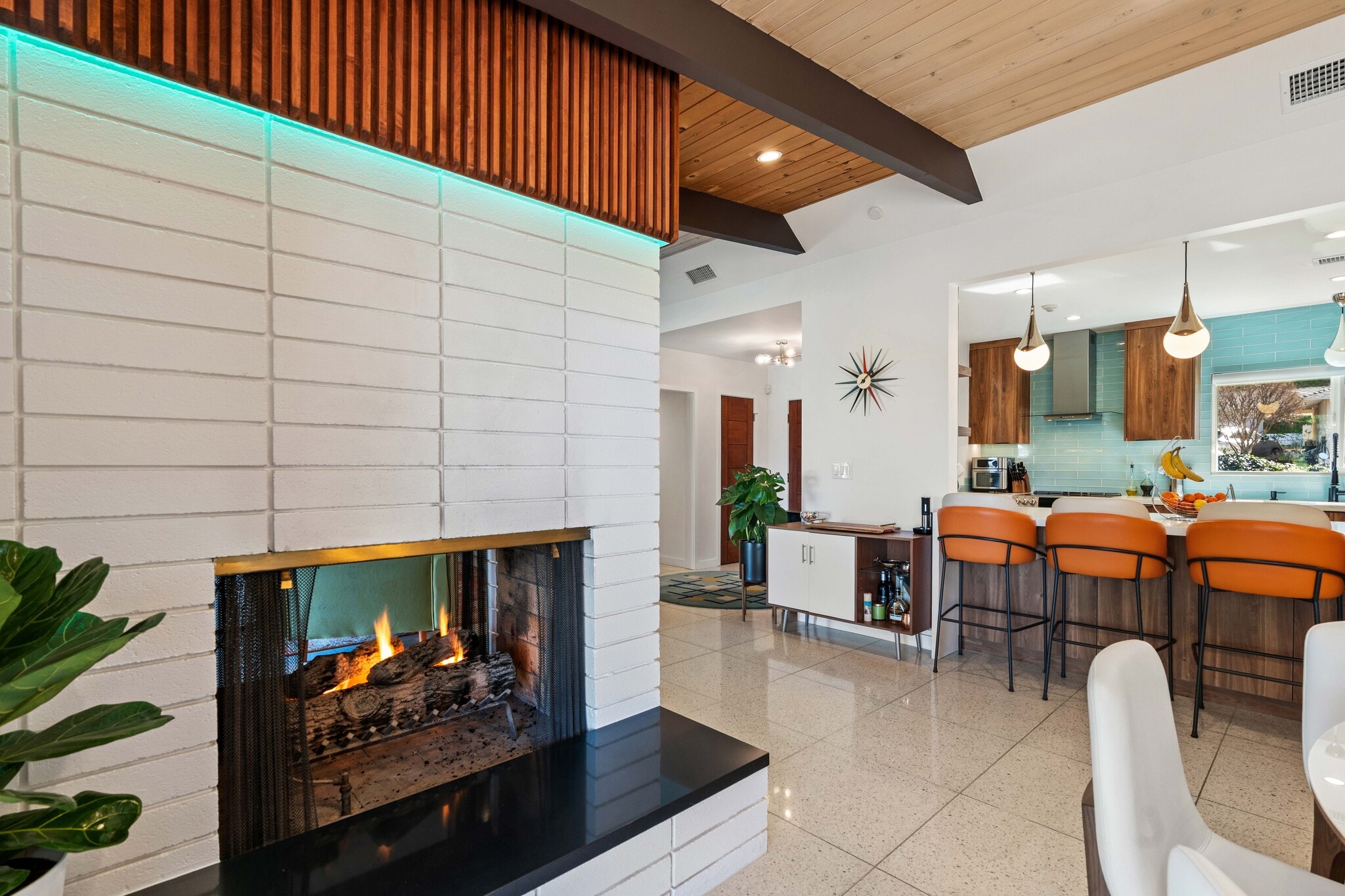 Building Photo - 10405 Ditson St