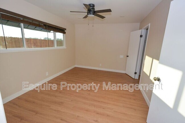 Building Photo - 729 Mardigras Ct