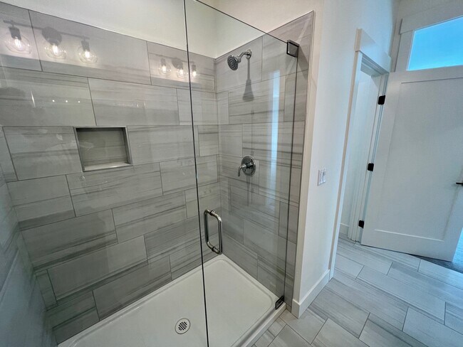 Building Photo - 313 Talons Dr