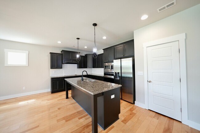 Building Photo - 444 Beacon Ridge Blvd