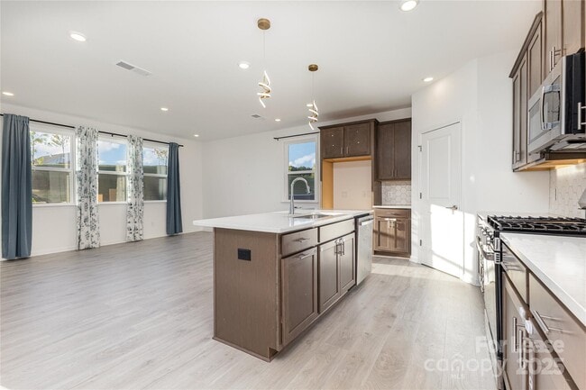 Building Photo - 14040 Lake Home Ln