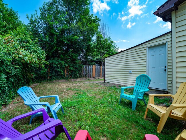 Building Photo - 971 Hayes Ave